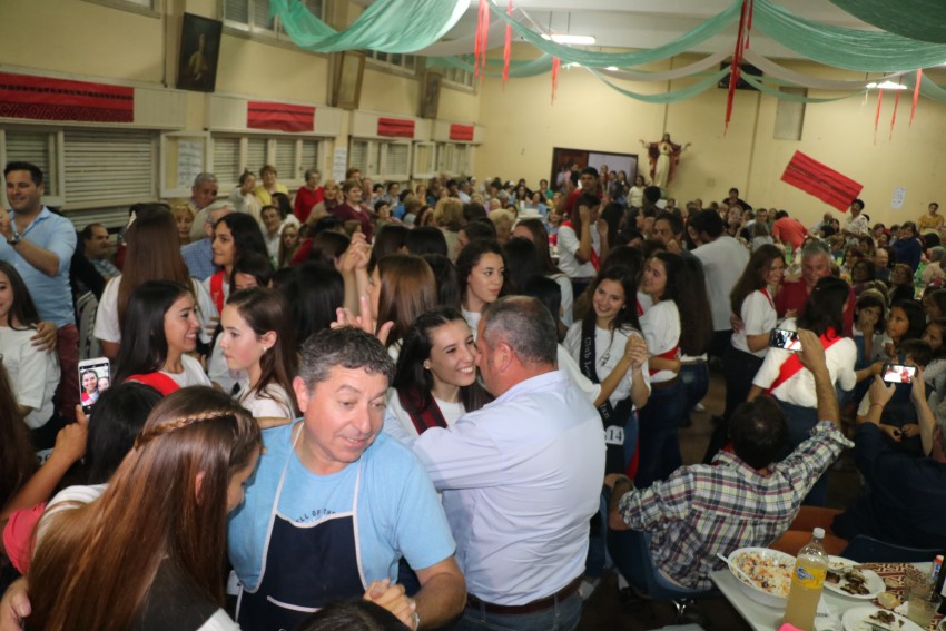 Exitosa noche de fogones en toda la ciudad