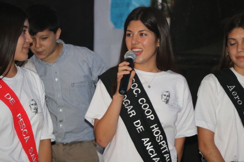 Exitosa noche de fogones en toda la ciudad