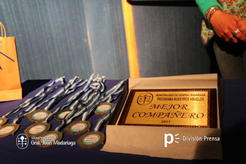 Reconocimientos y menciones especiales en la despedida de ao del 