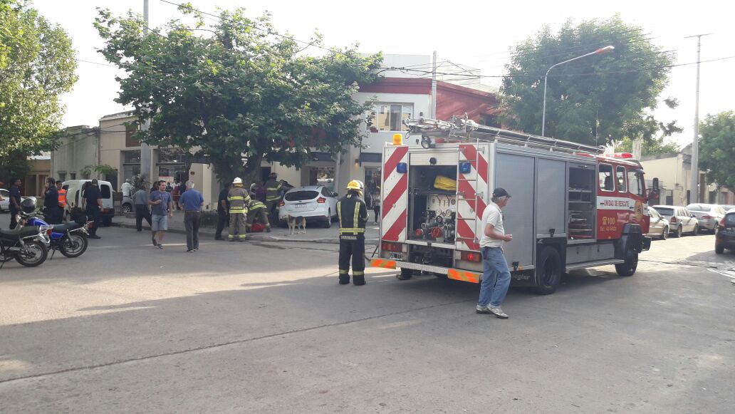 Siniestro vial en pleno centro deja un herido y hay restricciones al t