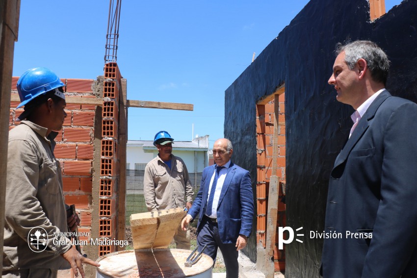 El gobernador en ejercicio de la provincia recorri� distintas obras