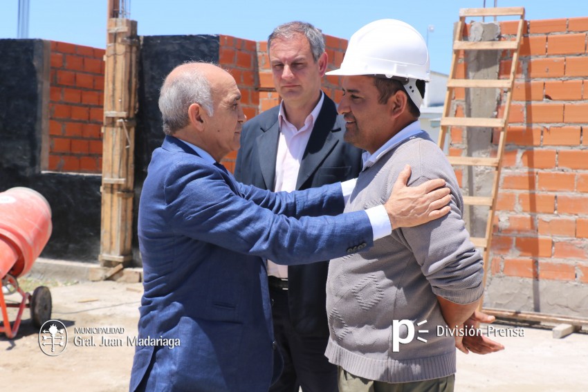 El gobernador en ejercicio de la provincia recorri� distintas obras