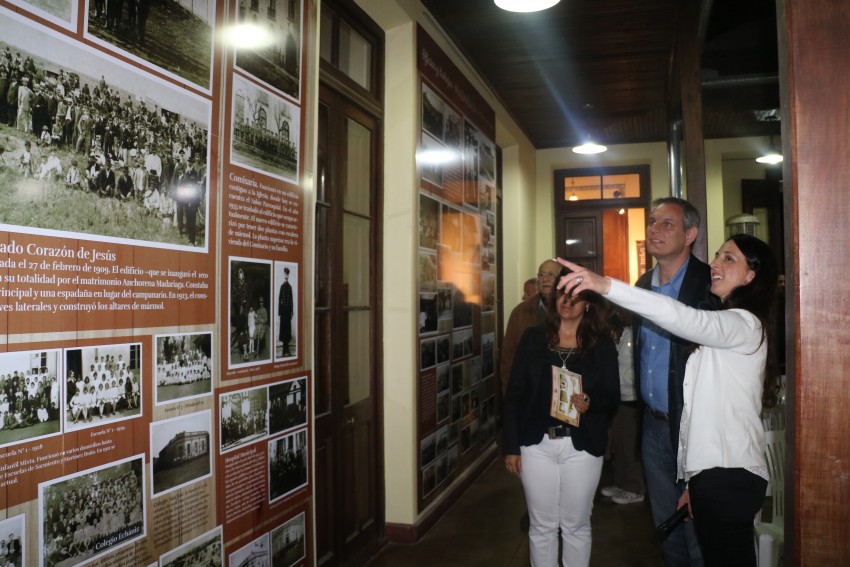 Se inaugur la muestra de fotografas histricas y de Molina Campos y 