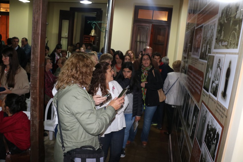 Se inaugur la muestra de fotografas histricas y de Molina Campos y 