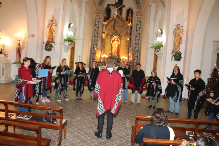 Coros de la regin realizaron un encuentro en adhesin al aniversario 