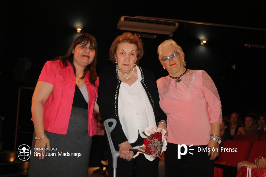 Entregaron diplomas y reconocimientos a quienes completaron los cursos