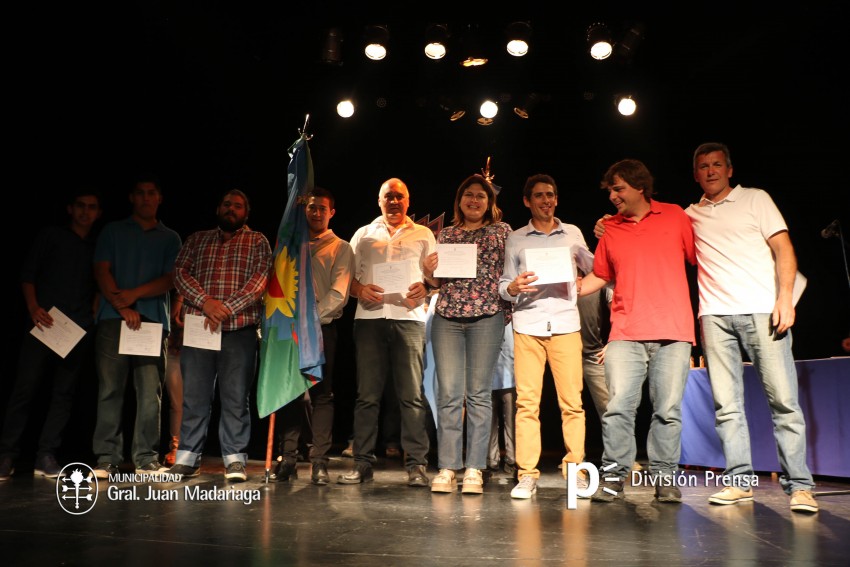 Entregaron diplomas y reconocimientos a quienes completaron los cursos