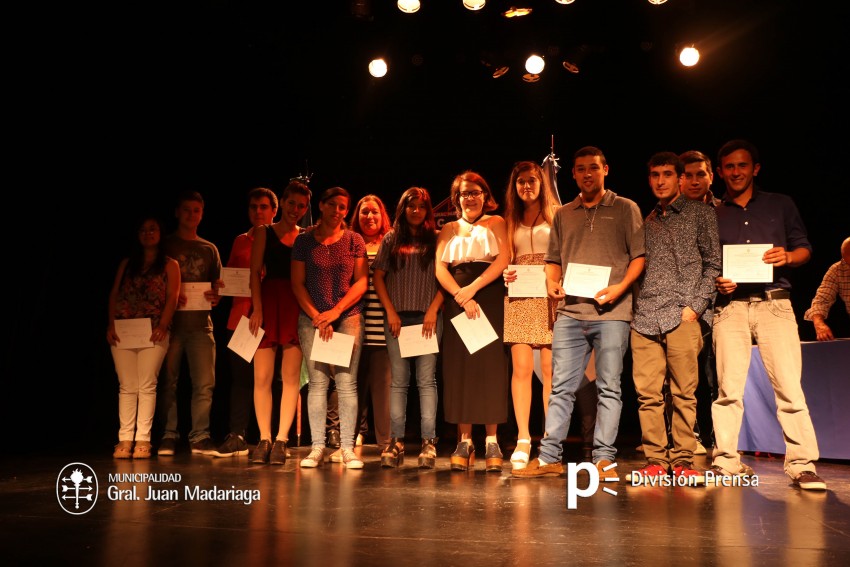 Entregaron diplomas y reconocimientos a quienes completaron los cursos