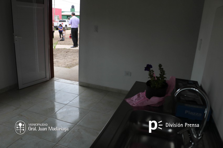 Entrega de viviendas - Santoro: 