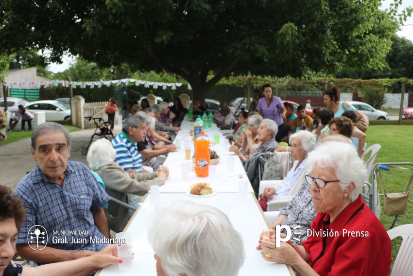 Los abuelos festejaron junto a familiares y amigos el cierre de fin de