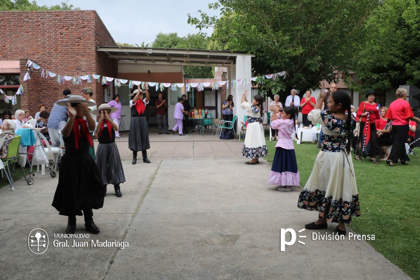 Los abuelos festejaron junto a familiares y amigos el cierre de fin de
