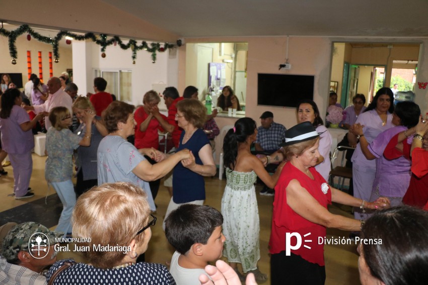 Los abuelos festejaron junto a familiares y amigos el cierre de fin de