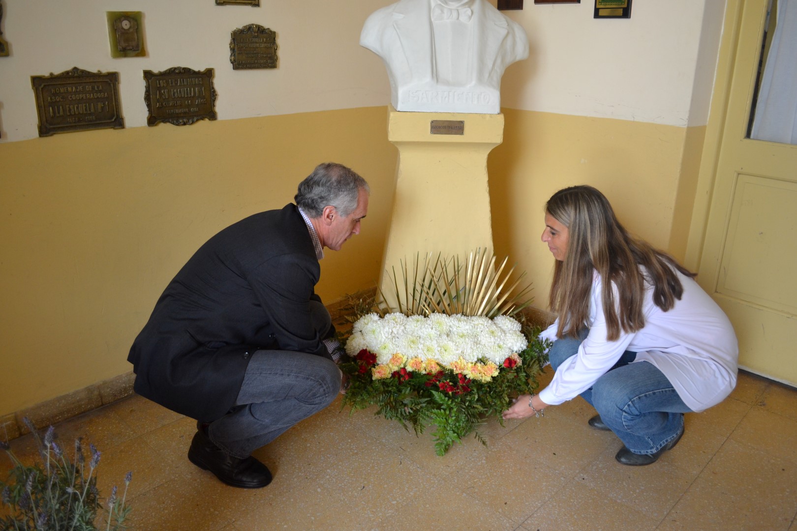 Popovich asisti al acto por el Da del Maestro