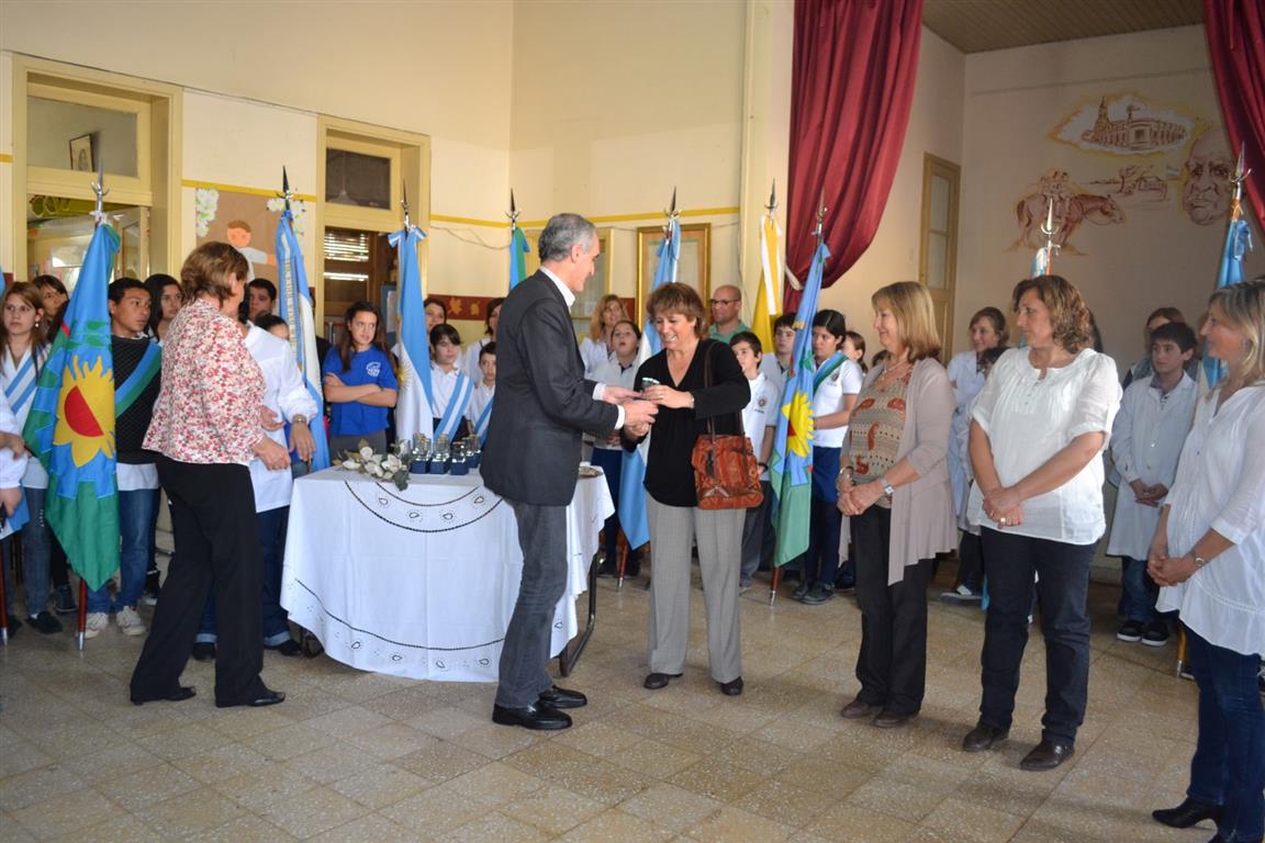 Popovich asisti al acto por el Da del Maestro