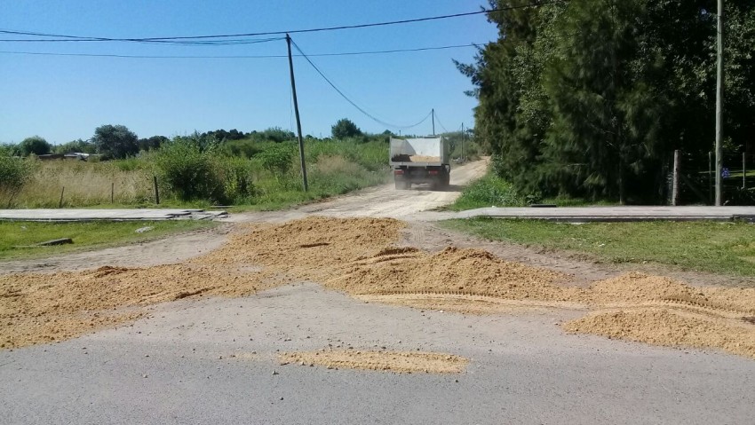 Reparacin de baches y colocacin de polvo de piedra