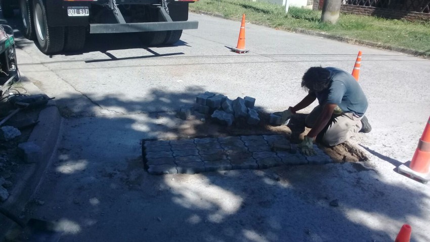 Reparacin de baches y colocacin de polvo de piedra