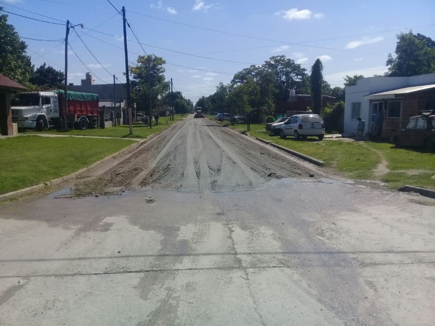 Polvo de piedra, bacheo y limpieza de canal a cielo abierto