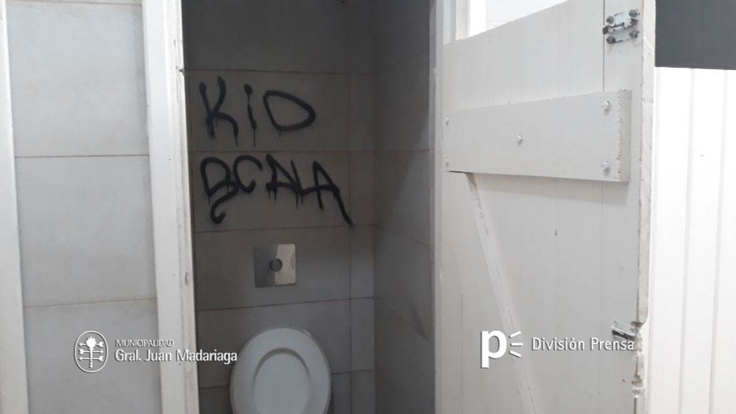 Nuevos actos vandlicos en los baos de la terminal