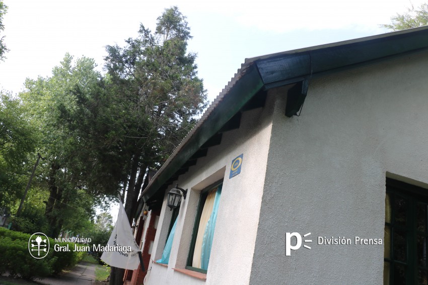 Casita de Chocolate: Realizan trabajos de pintura en la totalidad de l