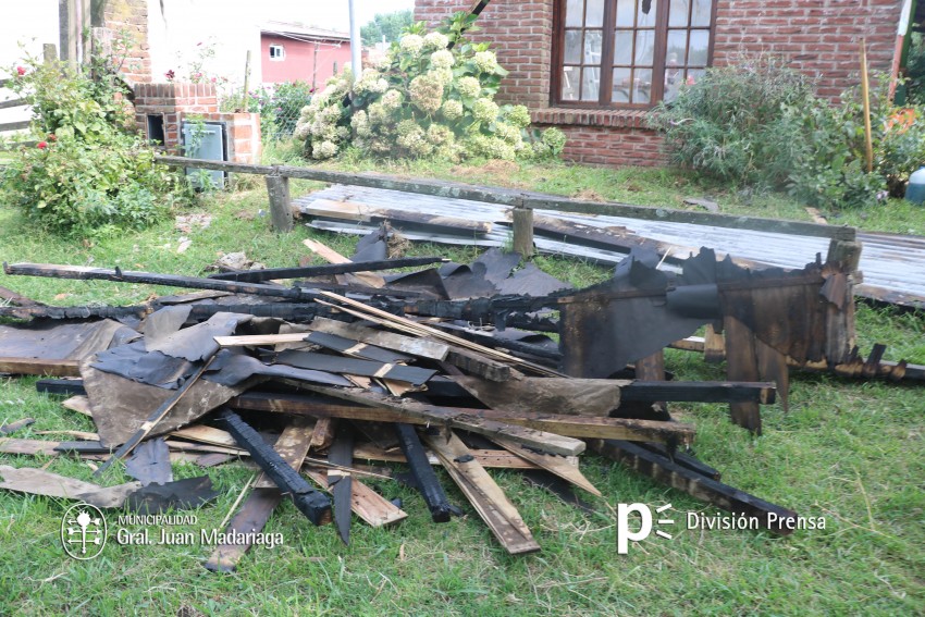 El municipio reconstruye la vivienda afectada por un incendio