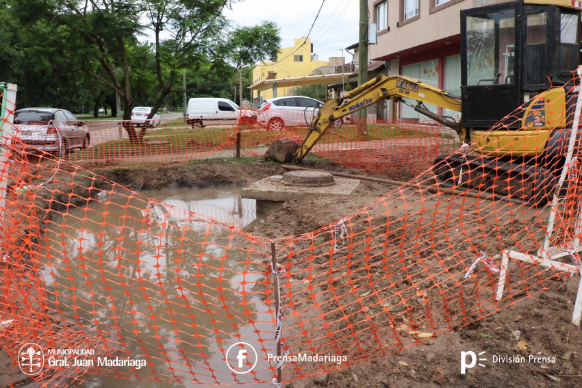 La rotura de un ca�o en Av. Buenos Aires y Urrutia provoca problemas d