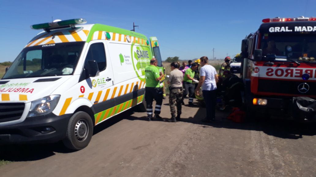 Vuelco deja 4 heridos en el camino a La Tablada