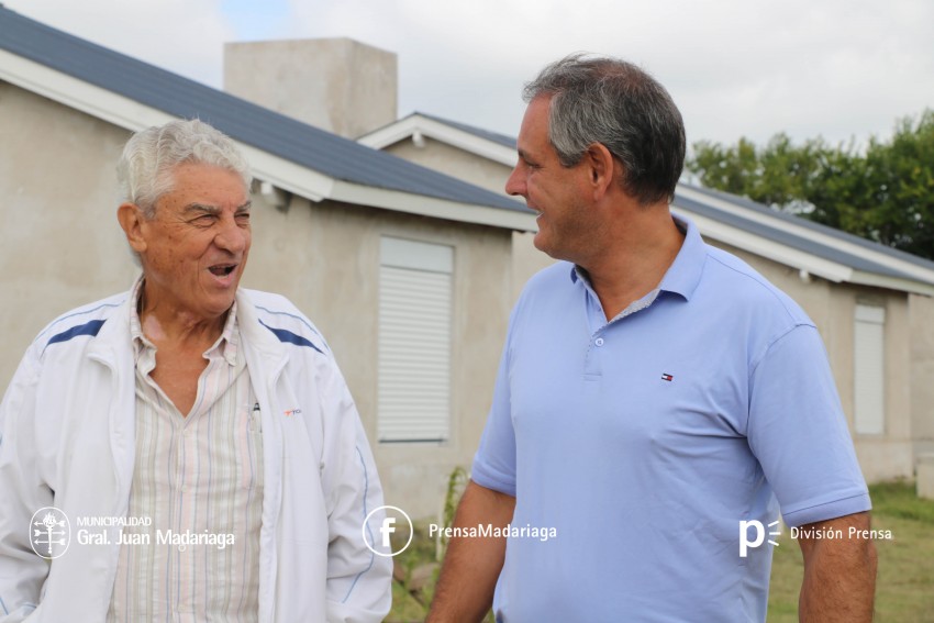 Santoro visit la obra de las 50 viviendas y destac su calidad