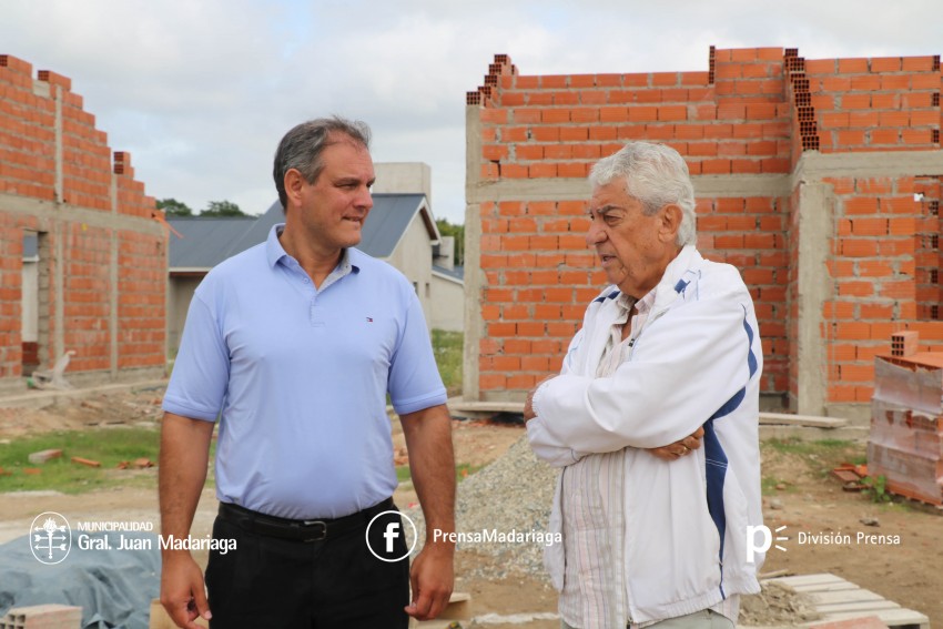 Santoro visit la obra de las 50 viviendas y destac su calidad