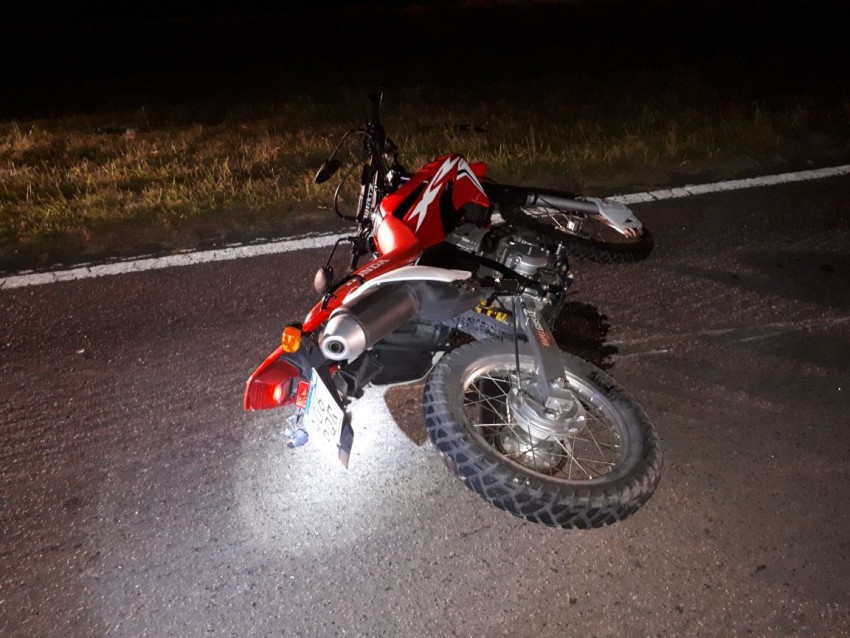 Triple choque de motos deja como saldo dos muertos y un herido