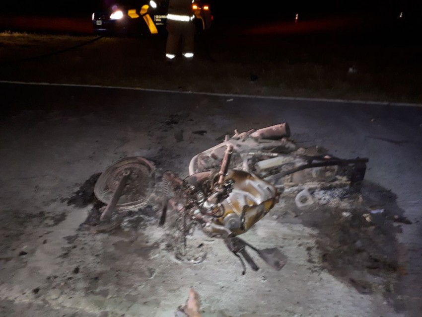Triple choque de motos deja como saldo dos muertos y un herido