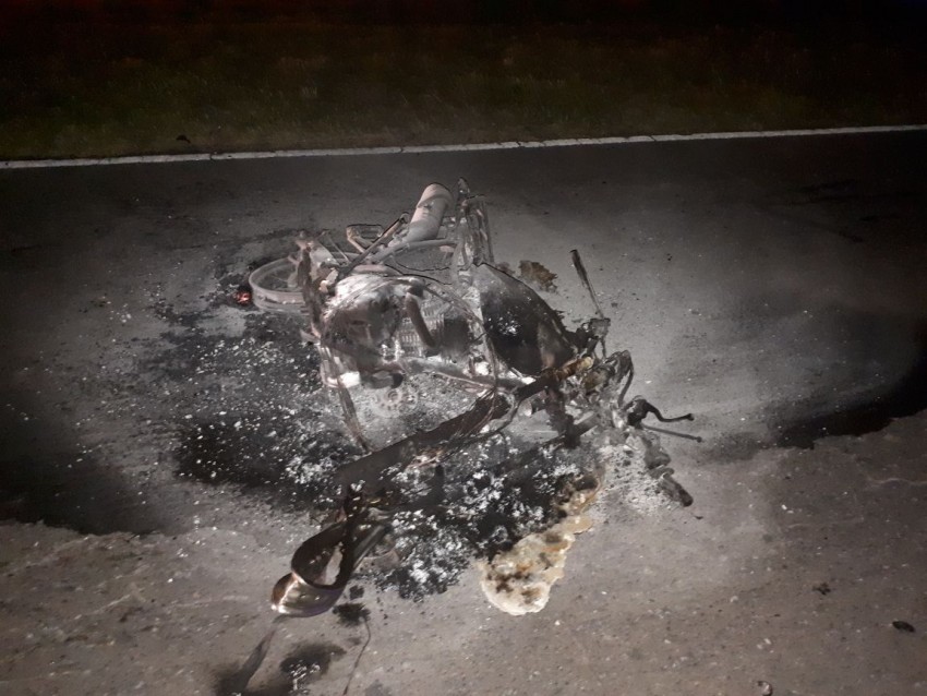 Triple choque de motos deja como saldo dos muertos y un herido