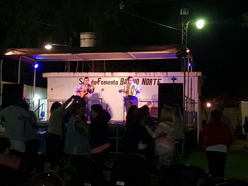 Folclore en los barrios colm las expectativas en el Norte