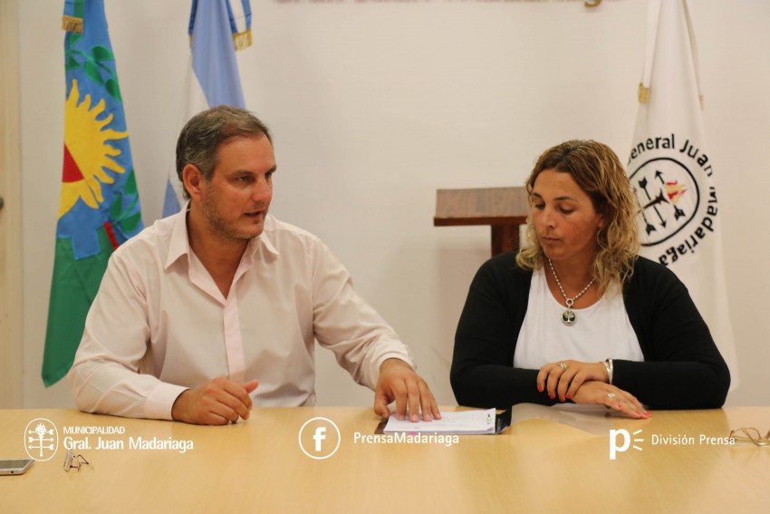 Presentaron la obra del SUM a la Cooperadora de la Escuela Tuy