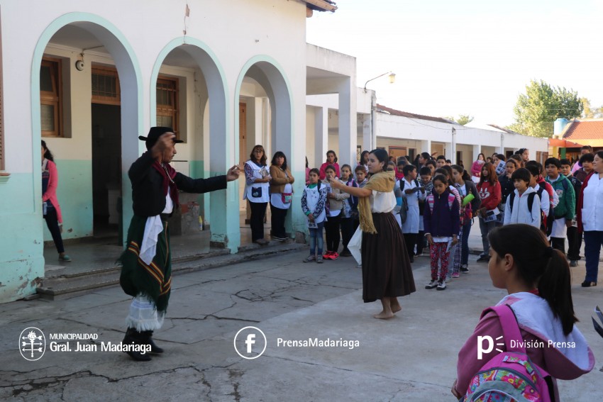 Se realiz el acto en la Escuela N 3 por la maana y se inaugurar un