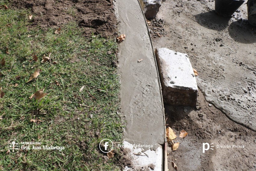 Iniciaron con la reparación de cordones en la Av. Buenos Aires