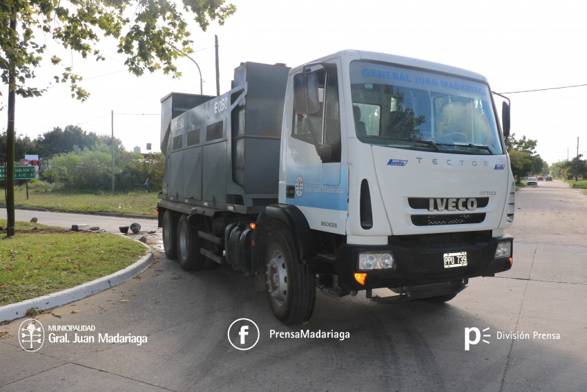 Iniciaron con la reparación de cordones en la Av. Buenos Aires