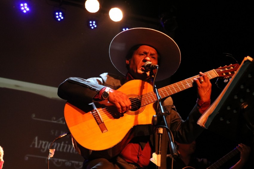 Los Saraseos recordaron a Argentino Luna en su flamante Centro Cultur