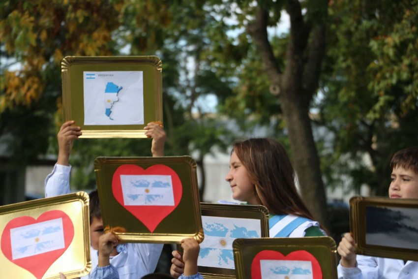 Con un emotivo acto recordaron a los veteranos y ca�dos en Malvinas