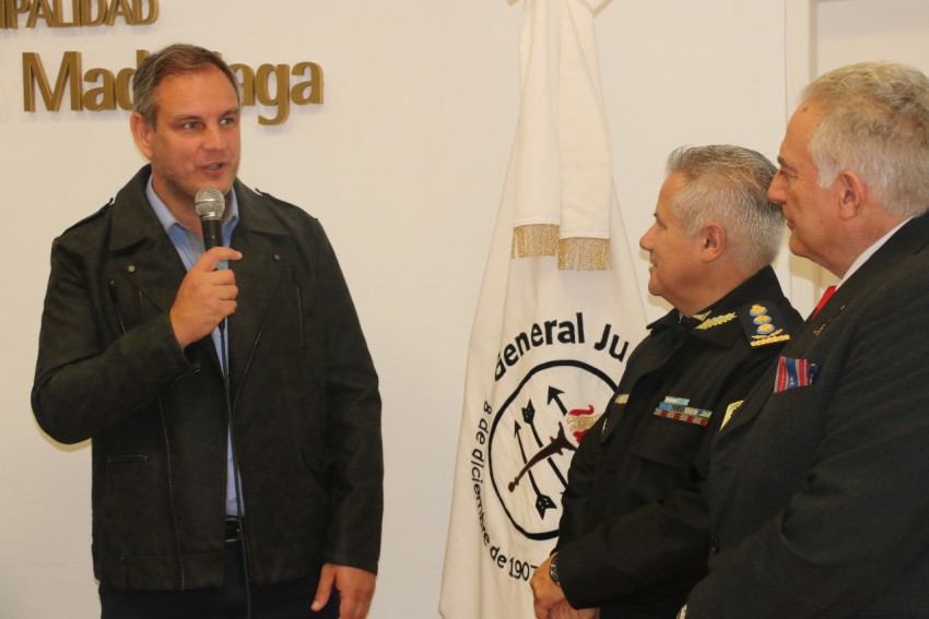 Reconocieron al comisario Sergio Gimnez con el premio Libertador Gene