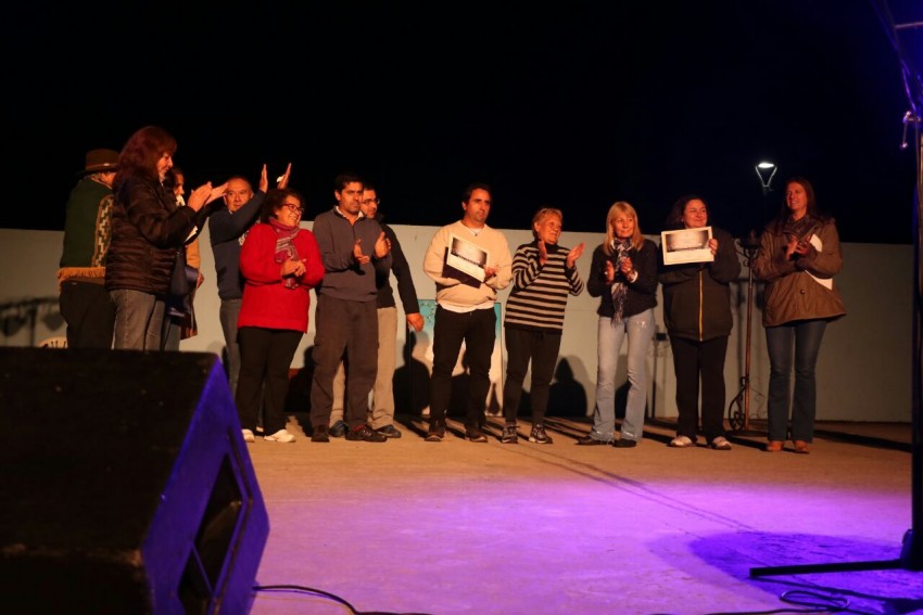 Folclore en los Barrios tuvo su noche de cierre en el Anfiteatro del B