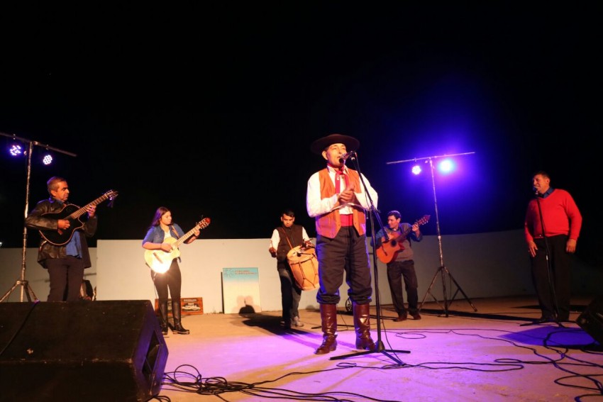 Folclore en los Barrios tuvo su noche de cierre en el Anfiteatro del B