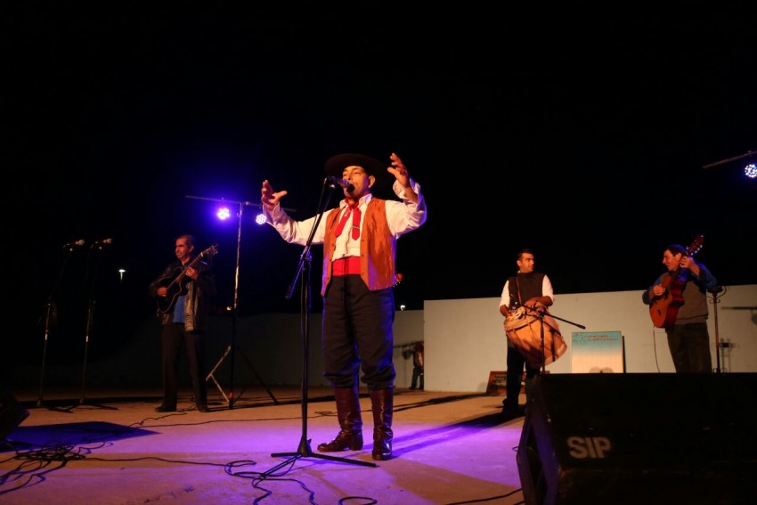 Folclore en los Barrios tuvo su noche de cierre en el Anfiteatro del B