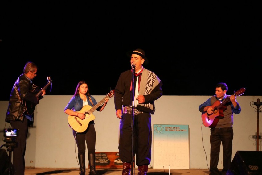 Folclore en los Barrios tuvo su noche de cierre en el Anfiteatro del B