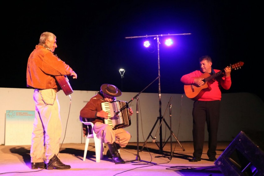 Folclore en los Barrios tuvo su noche de cierre en el Anfiteatro del B