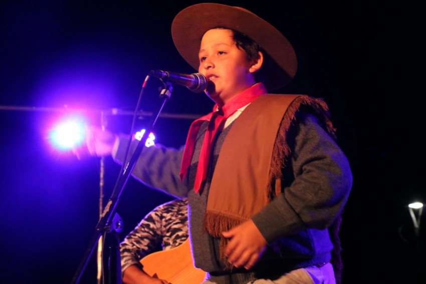 Folclore en los Barrios tuvo su noche de cierre en el Anfiteatro del B