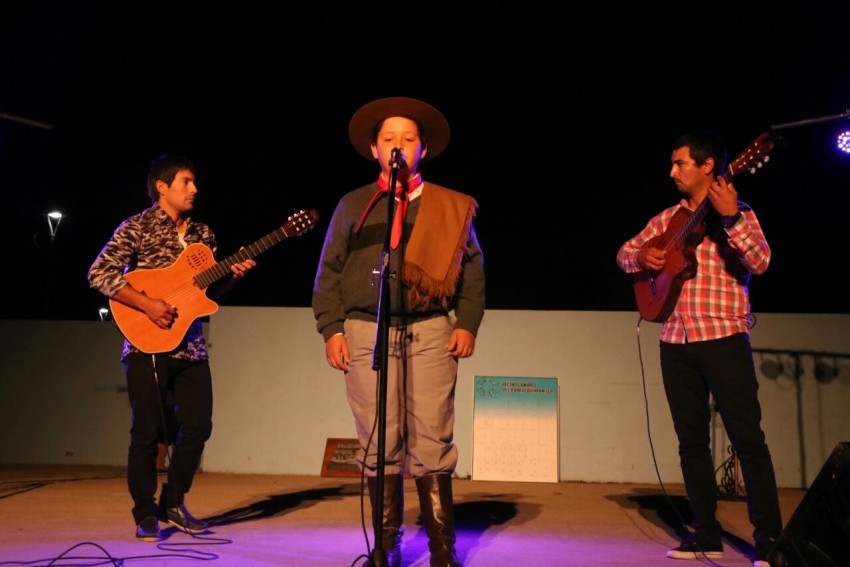 Folclore en los Barrios tuvo su noche de cierre en el Anfiteatro del B