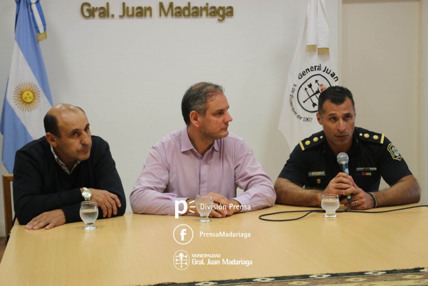 Atraparon a R�os por publicar en Facebook fotos con una campera que ha