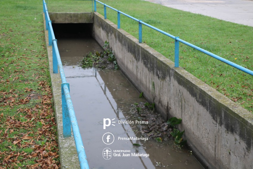 Continan las tareas de mantenimiento de canales a cielo abierto