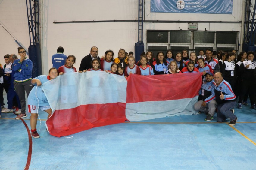 Quedaron inaugurados los vestuarios del Polideportivo y el Torneo Arge