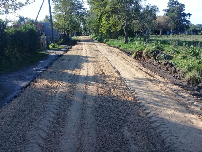 Colocaron polvo de piedra en distintas calles de Madariaga